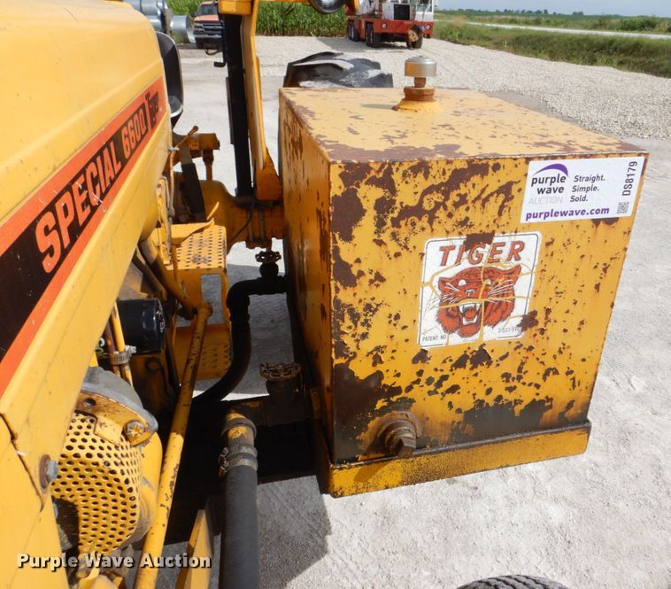image for item DS8179 1979 Ford 6600 Tiger Special  tractor