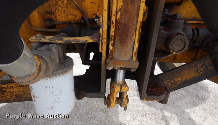 image for item DS8179 1979 Ford 6600 Tiger Special  tractor