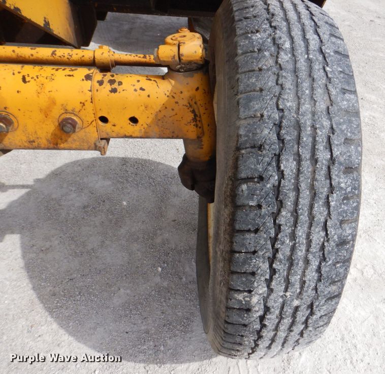 image for item DS8179 1979 Ford 6600 Tiger Special  tractor