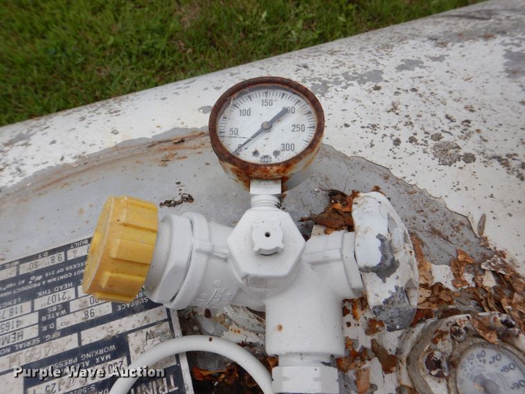 image for item DS8184 1973 Eveready A500H  propane tank