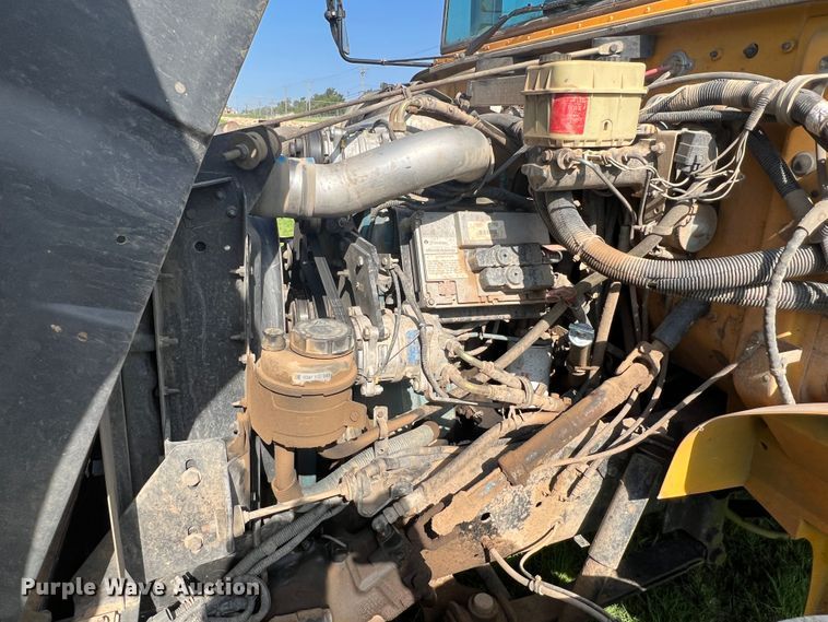 image for item DS8480 2003 International CE  school bus