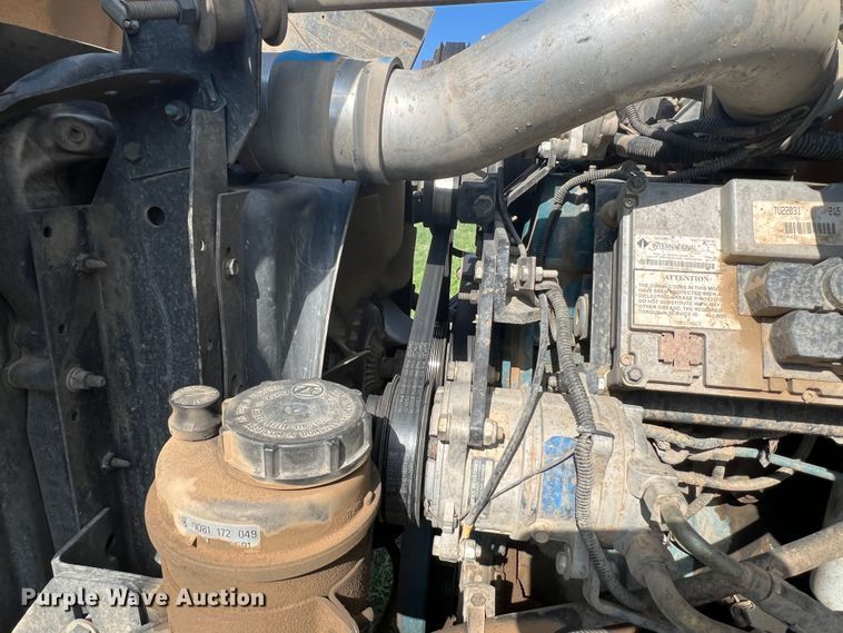 image for item DS8480 2003 International CE  school bus