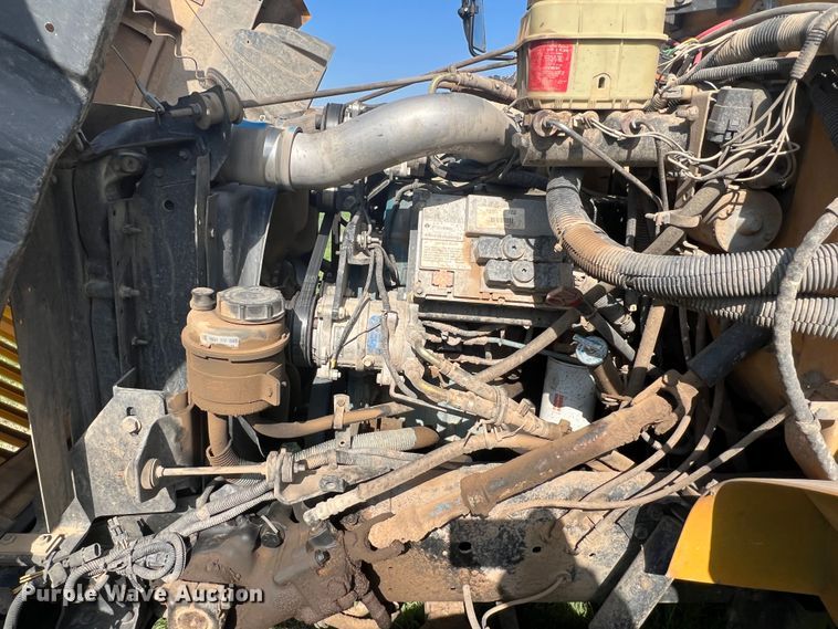 image for item DS8480 2003 International CE  school bus