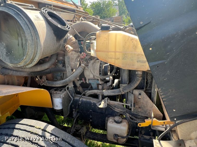 image for item DS8480 2003 International CE  school bus