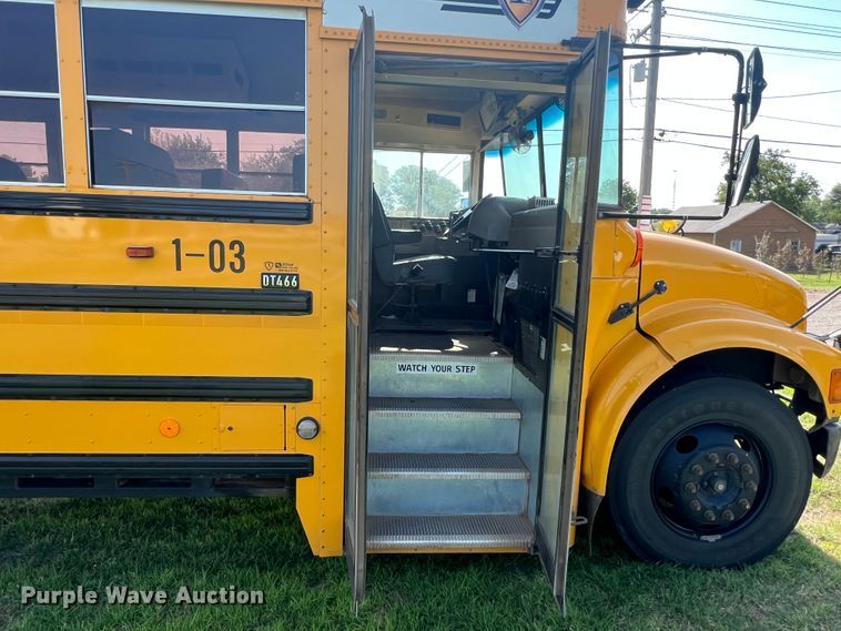 image for item DS8480 2003 International CE  school bus