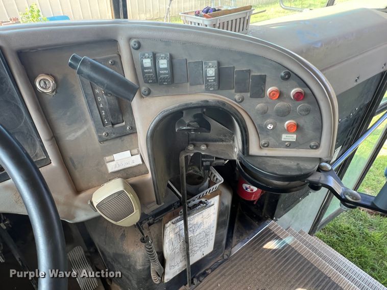 image for item DS8480 2003 International CE  school bus