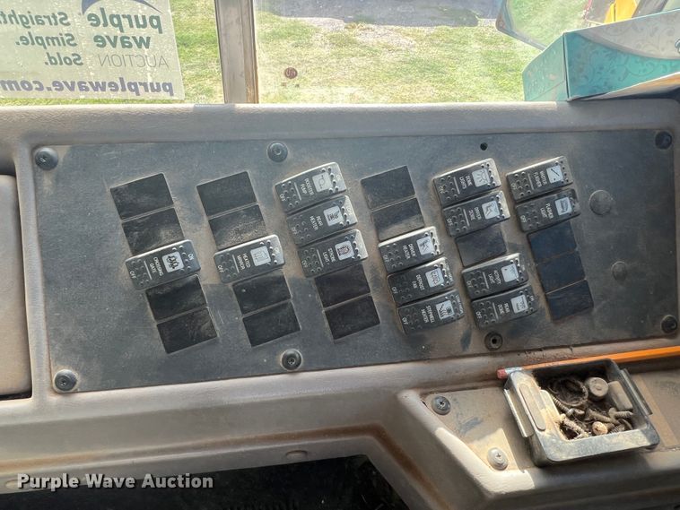 image for item DS8480 2003 International CE  school bus