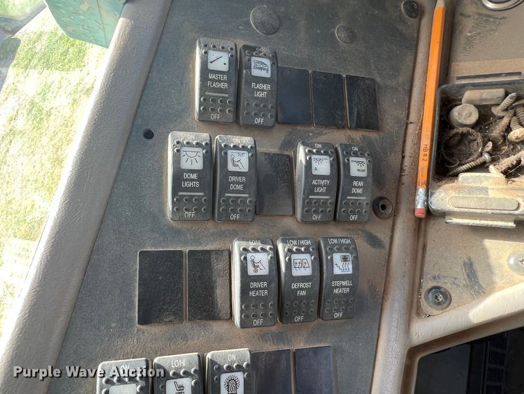 image for item DS8480 2003 International CE  school bus