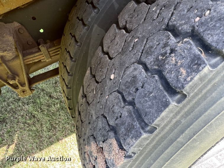 image for item DS8480 2003 International CE  school bus