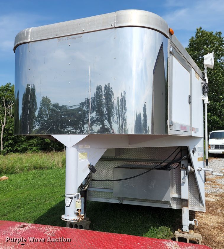 image for item JB9084 2003 CM  enclosed cargo trailer