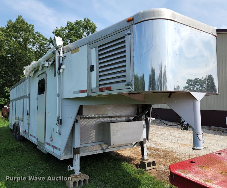 image for item JB9084 2003 CM  enclosed cargo trailer