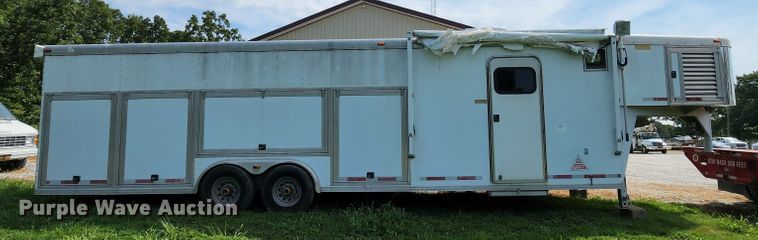 image for item JB9084 2003 CM  enclosed cargo trailer