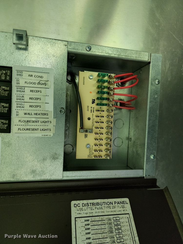 image for item JB9084 2003 CM  enclosed cargo trailer