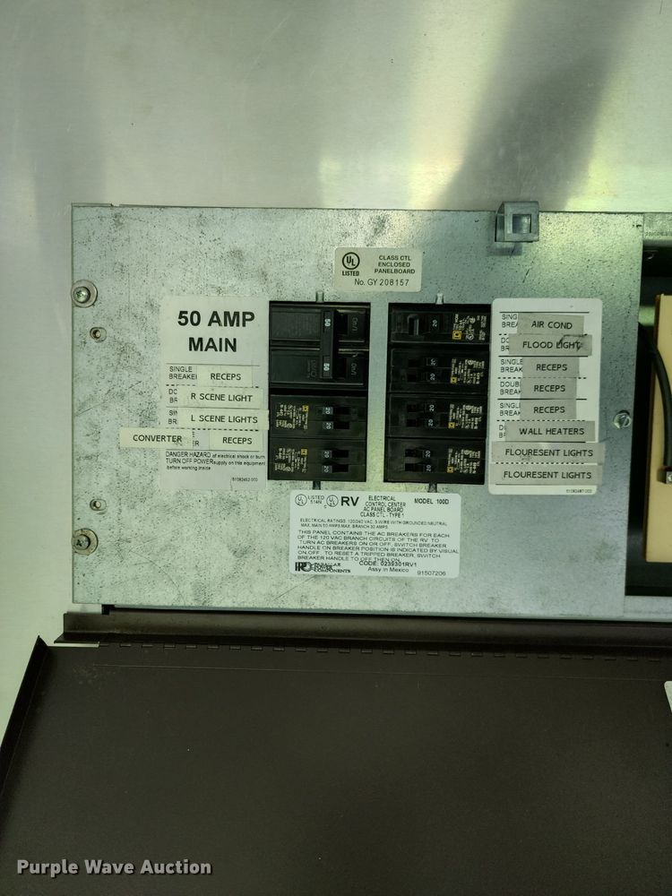 image for item JB9084 2003 CM  enclosed cargo trailer