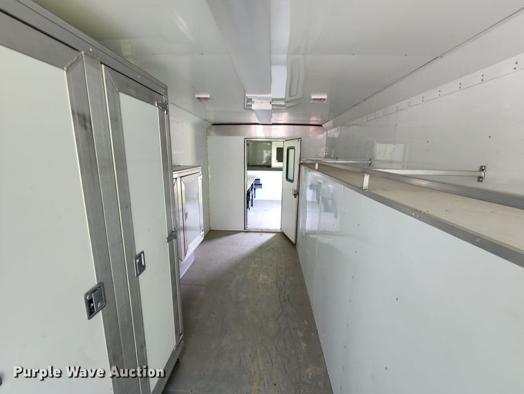 image for item JB9084 2003 CM  enclosed cargo trailer