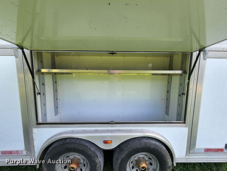 image for item JB9084 2003 CM  enclosed cargo trailer