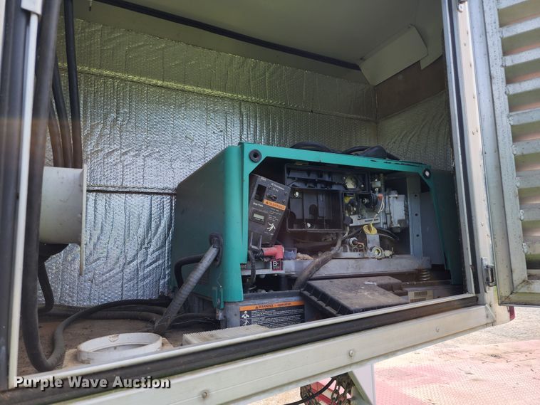 image for item JB9084 2003 CM  enclosed cargo trailer