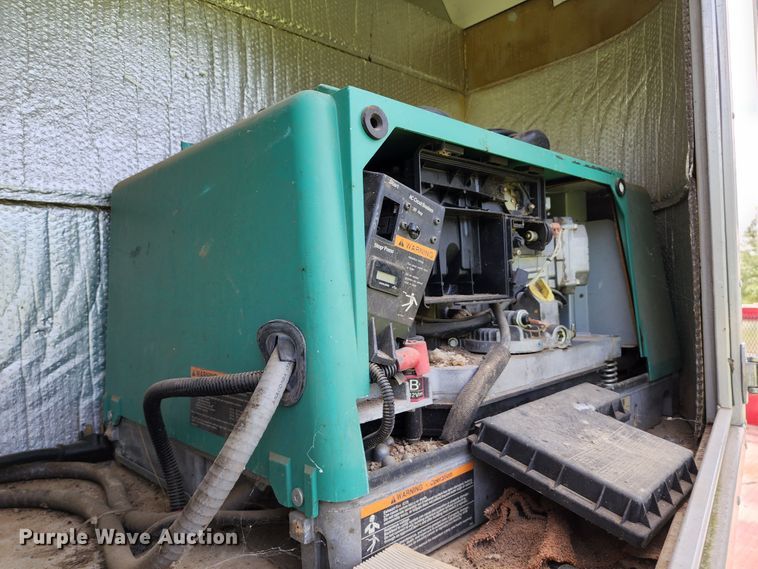 image for item JB9084 2003 CM  enclosed cargo trailer