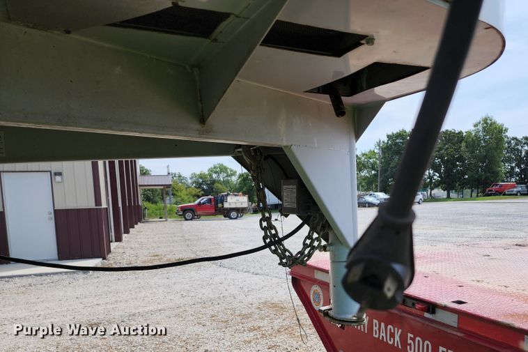 image for item JB9084 2003 CM  enclosed cargo trailer