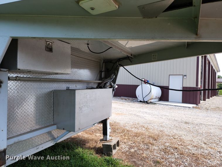 image for item JB9084 2003 CM  enclosed cargo trailer