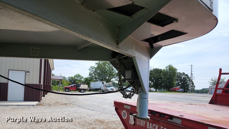 image for item JB9084 2003 CM  enclosed cargo trailer