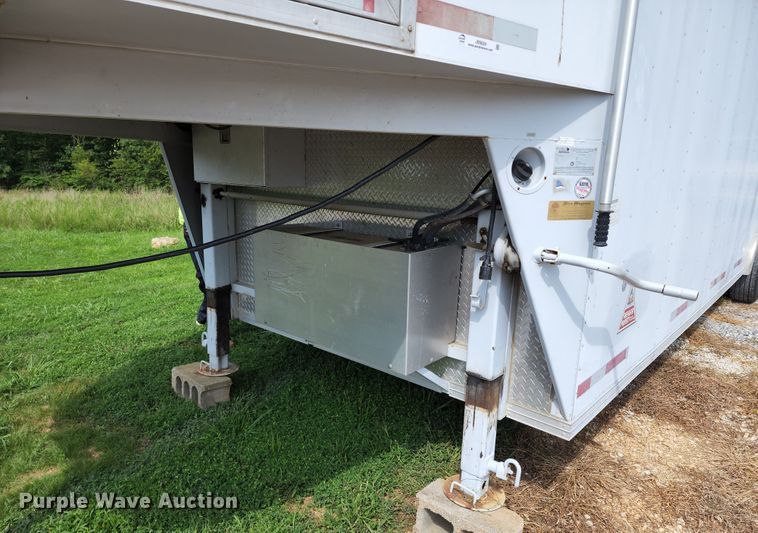 image for item JB9084 2003 CM  enclosed cargo trailer