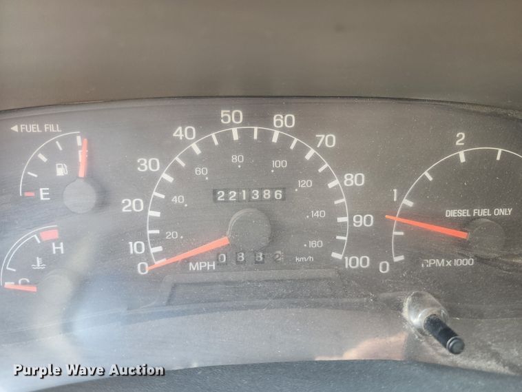 image for item JB9085 2000 Ford F450 Super Duty  flatbed truck