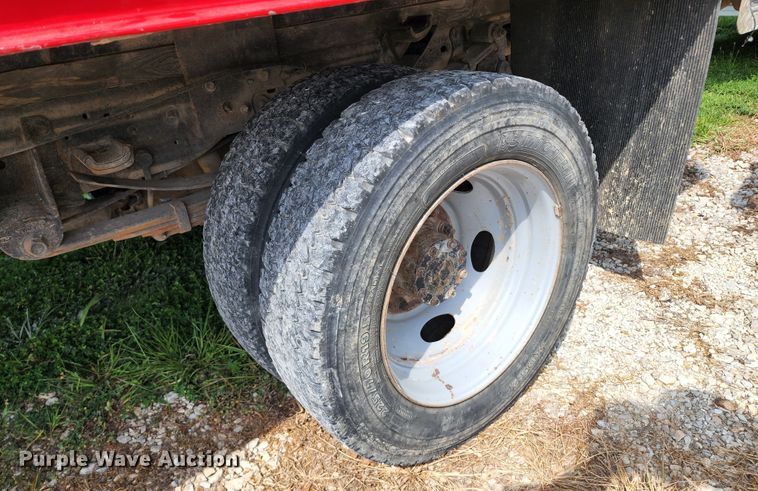 image for item JB9085 2000 Ford F450 Super Duty  flatbed truck