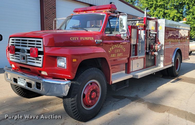 image for item JC9667 1990 Ford F800  fire truck