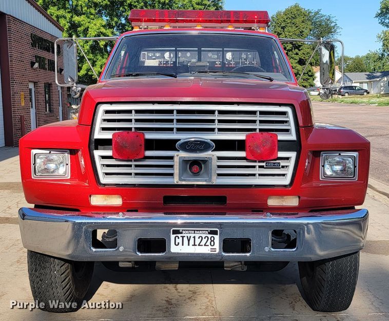 image for item JC9667 1990 Ford F800  fire truck