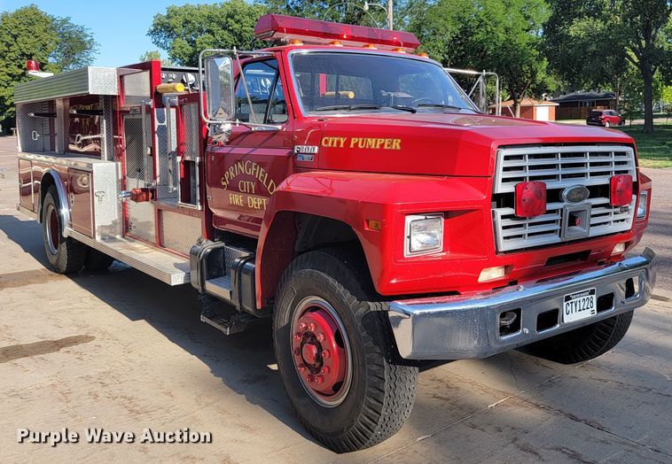 image for item JC9667 1990 Ford F800  fire truck