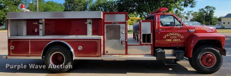 image for item JC9667 1990 Ford F800  fire truck