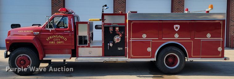 image for item JC9667 1990 Ford F800  fire truck