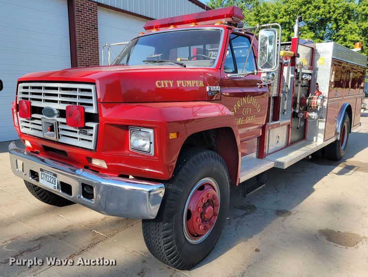 image for item JC9667 1990 Ford F800  fire truck