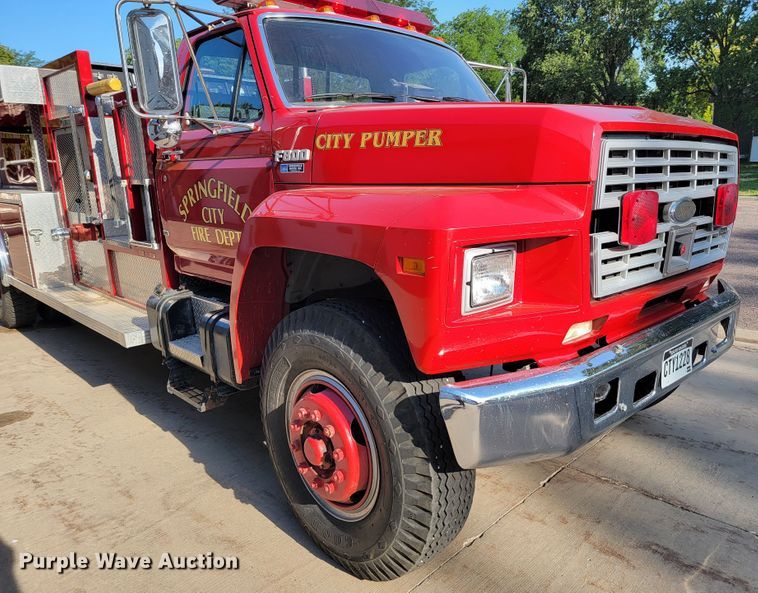 image for item JC9667 1990 Ford F800  fire truck