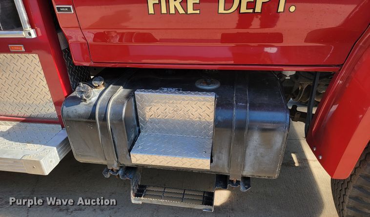 image for item JC9667 1990 Ford F800  fire truck