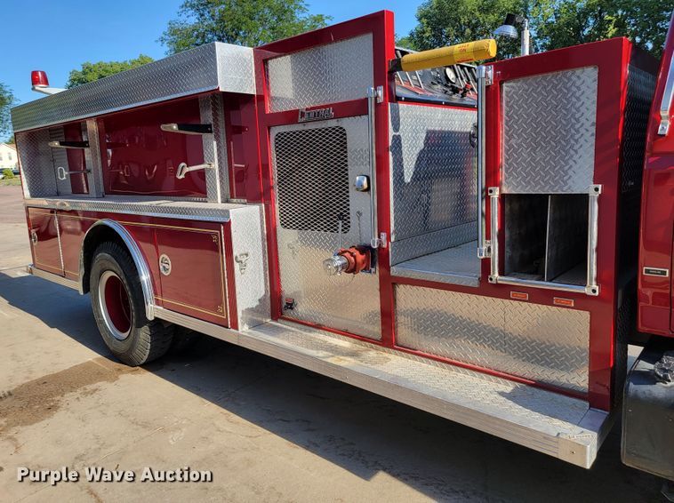 image for item JC9667 1990 Ford F800  fire truck