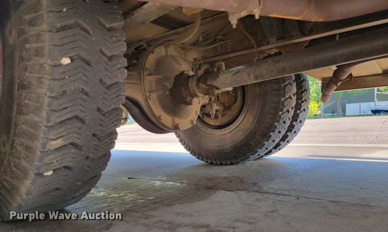 image for item JC9667 1990 Ford F800  fire truck