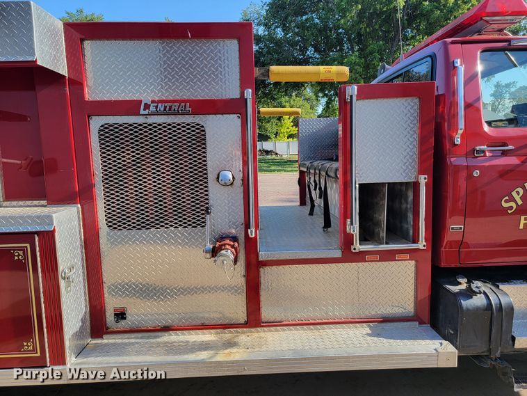 image for item JC9667 1990 Ford F800  fire truck