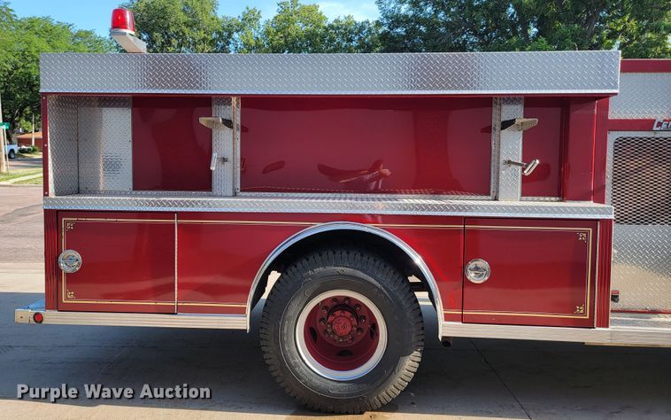 image for item JC9667 1990 Ford F800  fire truck