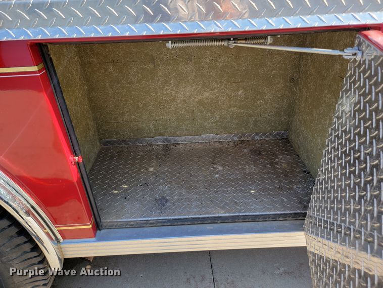 image for item JC9667 1990 Ford F800  fire truck