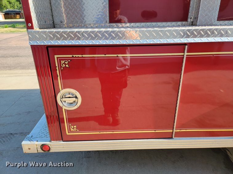 image for item JC9667 1990 Ford F800  fire truck