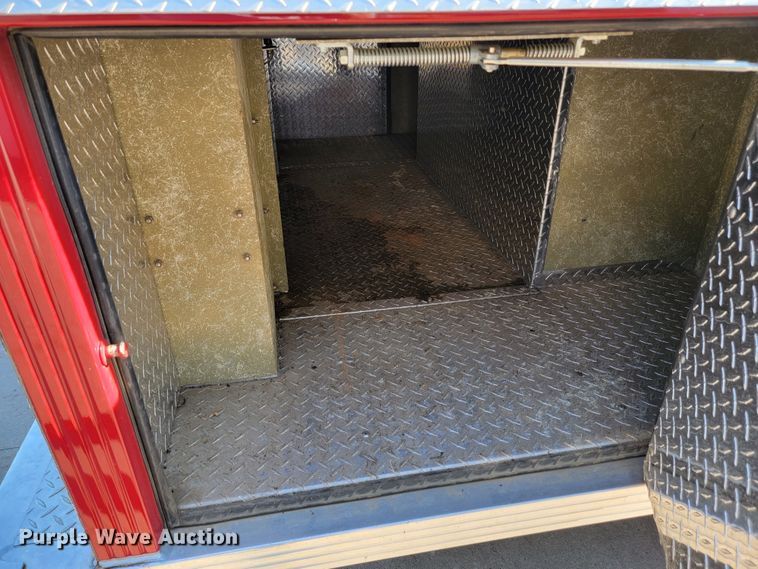 image for item JC9667 1990 Ford F800  fire truck