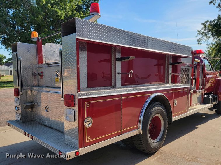 image for item JC9667 1990 Ford F800  fire truck
