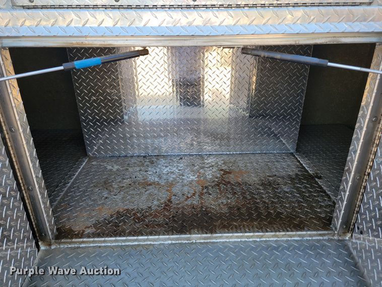 image for item JC9667 1990 Ford F800  fire truck