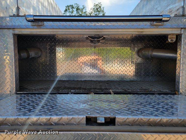 image for item JC9667 1990 Ford F800  fire truck