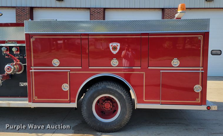 image for item JC9667 1990 Ford F800  fire truck