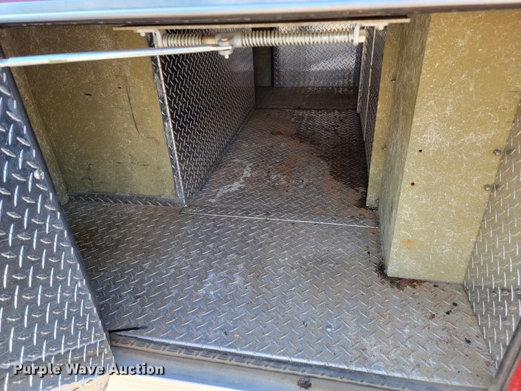 image for item JC9667 1990 Ford F800  fire truck