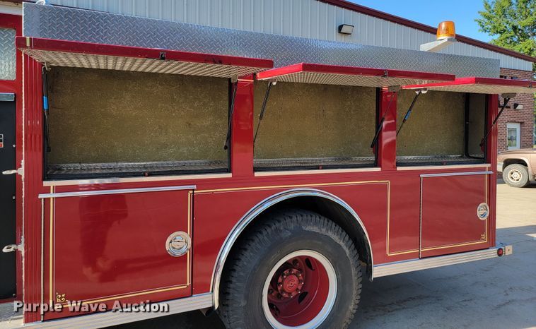 image for item JC9667 1990 Ford F800  fire truck