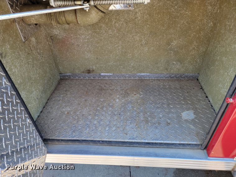 image for item JC9667 1990 Ford F800  fire truck